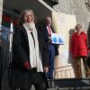 Spenden von mehreren 1000 Euro übergaben Klara Weigand,und Christiane Walter von Zonta an die Vertreterinnen der psychosozialen Krebsberatung der Bayerischen Krebsgesellschaft, Schweinfurt, Doris Göb und des Projektes SoulTalk/Soul Femme der Ankereinrichtung Schweinfurt/Geldersheim, Laura Schrappe. Weigand hob das Engagement des Hauptsponsors, die Sparkasse Schweinfurt-Hassberge, vertreten durch Vorstandsmitglied Roberto Nernosi, hervor. Im Bild (von links) Laura Schrappe, Doris Göb, Roberto Nernosi, Christiane Walter und Klara Weigand.