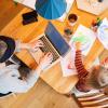 Wir haben uns angewöhnt, die Arbeit zuhause als "Homeoffice" zu bezeichnen. Englische Muttersprachler kennen den Begriff nicht in dieser Bedeutung.