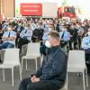 Etwas über die Hälfte der Kommandantinnen und Kommandanten der Freiwilligen Feuerwehren im Landkreis Würzburg schenkten Michael Reitzenstein (vorne) bei der Wahl erneut ihr Vertrauen. Etwas über die Hälfte der Kommandantinnen und Kommandanten der Freiwilligen Feuerwehren im Landkreis Würzburg schenkten Michael Reitzenstein (vorne) bei der Wahl erneut ihr Vertrauen.