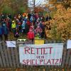 In nichtöffentlicher Sitzung hatte der Gemeinderat in Hettstadt die Umwandlung der Spielplätze "Hoffeld/Kalter Rain" und "Altensteig/Bergtannen" (hier im Bild) in Baugrundstücke beschlossen. Dagegen wehrte sich die Bevölkerung mit einem Bürgerbegehren. In nichtöffentlicher Sitzung hatte der Gemeinderat in Hettstadt die Umwandlung der Spielplätze "Hoffeld/Kalter Rain" und "Altensteig/Bergtannen" (hier im Bild) in Baugrundstücke beschlossen. Dagegen wehrte sich die Bevölkerung mit einem Bürgerbegehren.