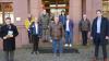 Florian Schüssler, Kathrin Hörnig, Tatjana Ruf, Ulrich Genheimer, Joachim Salzmann, Ruth Emrich, Marcell Brunner, Alois Meier, Mario Paul nach der Vorstellung der Broschüre  „Herzlich Willkommen“ vor dem Rathaus