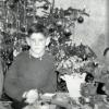 Anfang der 1950-er Jahre feierte Familie Stark das Weihnachtsfest im neu gebauten Haus am Sportplatz.  Auf diesem Bild freuen sich (von links) Walter, Günter, Hanna (stehend), Franz-Josef und Christa Stark über die Geschenke. 