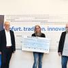 Über die ZF-Spende freute sich Daniela Schönig, Vorsitzende des Kinderschutzbundes Schweinfurt. Manfred Süß (links) und Oliver Moll überreichten den Spendenscheck.