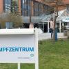 Das Impfzentrum des Landkreises Rhön-Grabfeld hat seine Impfkapazitäten erhöht. Geimpft wird nun auch samstags. Geplant ist künftig mindestens 4000 Menschen in der Woche zu impfen.