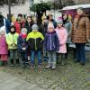 Dass der obere Marktbrunnen in Ostheim wieder in weihnachtlichem Glanz erstrahlt, dafür sorgten die örtlichen Landfrauen mit Unterstützung der Hortkinder der Kita Schobert-Haus.