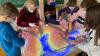 Schüler*innen der 5. Jahrgangsstufe an der Sandbox.