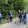 Oberbürgermeister Christian Schuchardt eröffnet zusammen mit seinem Veitshöchheimer Kollegen Jürgen Götz die ausgebaute Pendelstrecke in Betrieb. Mit dabei Würzburgs Radverkehrsbeauftragter Adrien Cochet-Weinandt und Jan Speth von der Gemeinde Veitshöchheim.