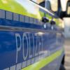 Weil eine Frau in Hollstadt vor einem Anwesen randalierte, musste die Polizei ausrücken.
