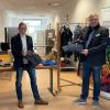 Kleiderspende für die Tafel in Gemünden (von links): Armin Stichel (ehrenamtlicher Leiter der Tafel Gemünden), Wolfgang Mill (Inhaber Modehaus Mill) und BRK-Kreisgeschäftsführer Thomas Schlott.