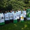 Im Rahmen eines feierlichen Freiluftgottesdienstes wurden Anfang September in Obereßfeld von Pfarrer Florian Herzog zwei Ministranten verabschiedet und ein Ministrant neu eingeführt. Für neun Jahre Dienst am Altar wurde Anna-Maria Dömling und für acht Jahre Dienst am Altar wurde Andreas Ortlauf  mit einer Urkunde und einem Geschenk herzlich gedankt und Nick Rückert wurde mit einer Urkunde im Kreise der Ministranten begrüßt. Zu neuen Oberministranten wurden zudem Paula Koch und Corinna Ortlauf ernannt.