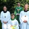 Im Rahmen eines feierlichen Freiluftgottesdienstes wurden Anfang September in Obereßfeld von Pfarrer Florian Herzog zwei Ministranten verabschiedet und ein Ministrant neu eingeführt. Für neun Jahre Dienst am Altar wurde Anna-Maria Dömling und für acht Jahre Dienst am Altar wurde Andreas Ortlauf  mit einer Urkunde und einem Geschenk herzlich gedankt und Nick Rückert wurde mit einer Urkunde im Kreise der Ministranten begrüßt. Zu neuen Oberministranten wurden zudem Paula Koch und Corinna Ortlauf ernannt.