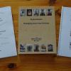 Menschen, Gebäude, Geschichten: Kreisarchivpflegerin Barbara Steinberger hat schon eine ganze Reihe von Schriften verfasst, die sich mit der Vergangenheit befassen. Dazu gehört auch ein Bildband über das Schloss Rüdenhausen. Fotos: Steinberger
