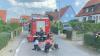 Ein verkohlter Schweinebraten löste am Sonntagmittag einen größeren Feuerwehreinsatz in der Gerolzhöfer Sudetenstraße aus. Das Bild entstand bei den Abbau- und Aufräumarbeiten der Feuerwehr.
