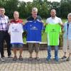 Ganz schön viel Männer bei der Spielgruppentagung der unterfränkischen Fußballfrauen. Die Trikotsätze für die fairsten Frauenteams der letzten Runde wurden kurioserweise alle von Männern entgegengenommen. Unser Bild zeigt BFMA-Vorsitzende Helga Schmitt (rechts) und den Bezirksvorsitzenden Jürgen Pfau (links) mit Jürgen Fuchs vom TSV Prosselsheim II (Zweiter von links), Stephan Hofmann vom TSV Lengfeld (Mitte) und Florian Madl vom TSV Keilberg (Zweiter von rechts).