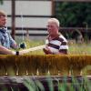Siegfried Adler (rechts) bei seiner Lieblingsbeschäftigung: dem Basteln und Tüfteln an einem Hindernis für die Reitstrecke. Siegfried Adler (rechts) bei seiner Lieblingsbeschäftigung: dem Basteln und Tüfteln an einem Hindernis für die Reitstrecke.