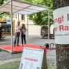 "Hallo Marienplatz! Flutscht der Heilige Geist schon vom Röhrchen ins Öhrchen? Bewusstsein für alles! Einfach ist es nie, es ist immer alles mit Anstrengung verbunden. Wie ist das mit den Emotionen", lauteten die Fragen aus dem Internet an den Künstler Michael Lutz "Hallo Marienplatz! Flutscht der Heilige Geist schon vom Röhrchen ins Öhrchen? Bewusstsein für alles! Einfach ist es nie, es ist immer alles mit Anstrengung verbunden. Wie ist das mit den Emotionen", lauteten die Fragen aus dem Internet an den Künstler Michael Lutz