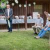 Diakon Erich Höfling segnete die neue Gemeinschaftskerze des Karsbacher Kindergartens. Diakon Erich Höfling segnete die neue Gemeinschaftskerze des Karsbacher Kindergartens.