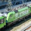 Am Freitag fuhr Bahnkonkurrent "Flixtrain" erstmals die Stadt Würzburg an. Im Bild die Ankunft des Zuges, fotografiert von der Grombühlbrücke.