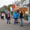 Mit Abstand und Beachtung der geltenden Corona-Regelungen besuchten viele das kleine Walpurgi-Fest auf dem Uffenheimer Festplatz. Darüber freuten sich auch Bürgermeister Wolfgang Lampe (rechts) und Festplatzbetreiber Werner Baumeister (Zweiter von rechts).