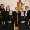 Die Jubilarinnen bei den Ritaschwestern in Würzburg (von links): (vorn) die Schwestern Consilia Träger, Camilla Keßler und Renata Dopf mit (hinten) Generalvikarin Angela Zehe und den Schwestern Julietta Götz, Laurentiana Gesterkamp, Gerlinde Schraut, Tamara Grünthaler sowie Generaloberin Rita-Maria Käß.