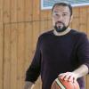 Peter Metzger, Basketball-Abteilungsleiter beim SV Oberdürrbach, ist frustriert, dass unter dem Korb derzeit nichts los ist. Die erste Mannschaft spielt in der Bayernliga.
