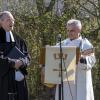 Kasernen-Ökumene beim Corona-Bittgottesdienst auf dem Hubschrauberlandeplatz: Militärpfarrer Jochen Fiedler und seinen katholischen Amtsbruder Dr. Andreas Rudiger eint die Freude an der Musik. Kasernen-Ökumene beim Corona-Bittgottesdienst auf dem Hubschrauberlandeplatz: Militärpfarrer Jochen Fiedler und seinen katholischen Amtsbruder Dr. Andreas Rudiger eint die Freude an der Musik.