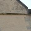 Unübersehbar bröckelt so langsam der Putz von der Karmelitenkirche. Von Mai bis September wird die Fassade deshalb grundlegend saniert.