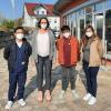 Das Foto zeigt (von links) Sonny Trabadillo, Einrichtungsleiterin Helga Vierrether, Jean Lowell Japitana und  Marquilencia Maryell.