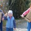 Vom elterlichen Grundstück in Niederlauer aus klapperten (von links) Marie, Nina und Lara Zimmermann.