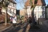 Bei der abendlichen Andacht auf dem Kirchplatz (v.l.) Kaplan Frank Elsesser, Pfarrer Sven Johannsen, Dekan Till Roth und Pfarrvikar Christian Nowakl.