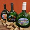 Die Kitzinger Gästeführerweine 2019, 2020, und 2021 (von links): Silvaner Kabinett der Weinkellerei Röser mit Etikett von Klaus Christoph, Silvaner Kabinett der GWF (Etikett von Bernhard Ziegler), Silvaner Spätlese vom Weingut Köhler (Etikett von Florian Meierott).