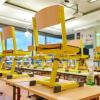 Noch sind an den weiterführenden Schulen nur die Abschlussklassen vor Ort, die meisten Klassenzimmer leer. Am 15. März sollen weitere Schüler zurückkommen.