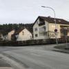 Um eine Querungshilfe für Fußgänger über die Kirchstraße in Herschfeld zu ermöglichen, wird die Haltestelle "Sportstraße" verlegt. Darauf verständigten sich die Stadträte. 