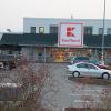 Ein großer Bereich für Ein- und Ausgang. Das gefällt nicht jedem Kunden. Die Kaufland-Pressesprecherin verweist auf die Toiletten im Eingangsbereich, die eine Abtrennung erschweren.