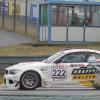 Durch nichts aufzuhalten: Das BMW 1er Coupé von Leutheuser Racing&Events auf (Startnummer 222) dem Weg zum Klassensieg.