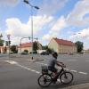 Dieses Mal ist es nur ein Radler: An der Ampel in der Königsberger Straße in der Kitzinger Siedlung haben die Fußgänger Grün, während ein Radfahrer bei Rot durchfährt. Dieses Mal ist es nur ein Radler: An der Ampel in der Königsberger Straße in der Kitzinger Siedlung haben die Fußgänger Grün, während ein Radfahrer bei Rot durchfährt.