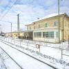 "Potemkinscher Bahnhof": Das einst so stolze Gebäude in Zeil hat mit dem Eisenbahnverkehr so gut wie nichts mehr zu tun. Allzu viel Komfort für Fahrgäste soll es hier schon lange nicht mehr geben.