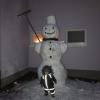 Dieser Schneemann mit einer Höhe von 2,80 Meter haben die Familien Schmitt und Zink aus Langenleiten  gebaut.