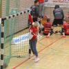 So sah es am Samstag, 3. Oktober, in der Spessarttorhalle beim Spiel gegen die SG DJK Rimpar II aus: Während das Team des gastgebenden TSV Lohr im Bildhintergrund die Mannschaftsbesprechung abhält, wird gleichzeitig das Tor desinfiziert. Die nächste Heimspiel gegen Cham, das am Samstag geplant war, wurde abgesagt.