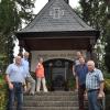 Sie feierten die Renovierung der Krieger-Gedächtnis-Kapelle in Goßmannsdorf (von links): Bürgermeister Wolfgang Borst, Alois Dietz, Hildegard Stapf, Uwe Hömerlein, Andreas Müller und Erich Stühler. Sie feierten die Renovierung der Krieger-Gedächtnis-Kapelle in Goßmannsdorf (von links): Bürgermeister Wolfgang Borst, Alois Dietz, Hildegard Stapf, Uwe Hömerlein, Andreas Müller und Erich Stühler.