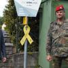 Gelbe Schleifen sind in Veitshöchheim nun angebracht, um Solidarität zu den Streitkräften des Landes zu symbolisieren.