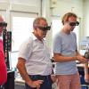 Dekan Professor Dr. Peter Meyer (li.) sowie die beiden Mitarbeiter Florian Schuster (2. von re.) und Josef Zenker (re.) zeigten dem Abgeordneten Paul Knoblach Möglichkeiten der virtuellen und erweiterten Realität an Beispielen sowie in einer Anwendung auf.