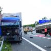 Ein schwerer Lkw-Unfall hat sich am Dienstagnachmittag auf der Autobahn bei Kist ereignet.