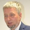 Ralf Nowak wirft hin: der ehemalige Bürgermeister der Gemeinde Pfarrweisach hat sein Mandat als Gemeinderat niedergelegt. Unser Bild zeigt ihn bei der letzten Gemeinderatssitzung Ende März als Bürgermeister, als Nowak vom Gremium zum Abschied ein Buch über Pfarrweisach erhalten hatte.