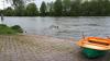 Am Samstag ist in Eltmann an der Mainlände ein fahrerloser Audi in den Main gerollt. Dank des beherzten Eingreifens von Nachbarn konnte der Wagen aus dem Wasser gezogen werden, bevor er gänzlich versunken und von den Fluten abgetrieben worden wäre.