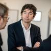 26.03.2020, Berlin: Christian Drosten, Direktor, Institut für Virologie, Charite - Universitätsmedizin Berlin (M), spricht neben Anja Karliczek (CDU, r), Bundesministerin für Bildung und Forschung, sowie Heyo Kroemer, Vorstandsvorsitzender, Charite - Universitätsmedizin Berlin, im Forschungsministerium vor einer Pressekonferenz zum Nationalen Forschungsbündnis der Universitätsmedizin im Kampf gegen Covid-19. Foto: Michael Kappeler/dpa-pool/dpa +++ dpa-Bildfunk +++ 26.03.2020, Berlin: Christian Drosten, Direktor, Institut für Virologie, Charite - Universitätsmedizin Berlin (M), spricht neben Anja Karliczek (CDU, r), Bundesministerin für Bildung und Forschung, sowie Heyo Kroemer, Vorstandsvorsitzender, Charite - Universitätsmedizin Berlin, im Forschungsministerium vor einer Pressekonferenz zum Nationalen Forschungsbündnis der Universitätsmedizin im Kampf gegen Covid-19. Foto: Michael Kappeler/dpa-pool/dpa +++ dpa-Bildfunk +++