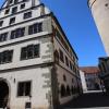 Das historische Rathaus in Kitzingen mit dem Marktturm.