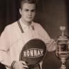 Peter Zilg als 20-Jähriger nach dem Gewinn der sudanesischen Tennismeisterschaft. Die Firma Donnay stellte Tennisschläger her. Peter Zilg als 20-Jähriger nach dem Gewinn der sudanesischen Tennismeisterschaft. Die Firma Donnay stellte Tennisschläger her.