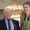 Peter Schöderlein (links) erhielt am Freitag in der Würzburger Residenz das Bundesverdienstkreuz. Auch Christine Reuter, die mit dem Dettelbacher Projekte in Nepal unterstützt, wurde ausgezeichnet.