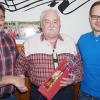 Norbert Kessler (Mitte) wurde zum Ehrenvorsitzenden des Musikvereins Frankenheim ernannt. Vorsitzender Konrad Enders (links) und der neue stellvertretende Vorsitzende Marco Keßler (rechts) gratulieren.